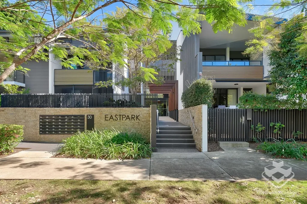 Spacious Two-Bedroom Apartment with Large Entertainers Balcony Bulimba