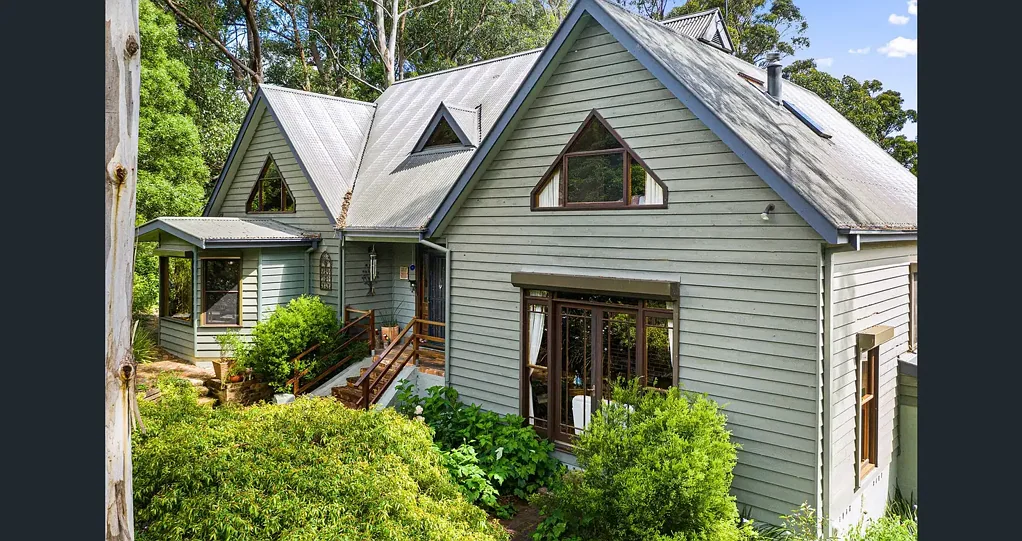Bundanoon 4 Bedroom Architecturally Designed Masterpiece with Breathtaking Park Views