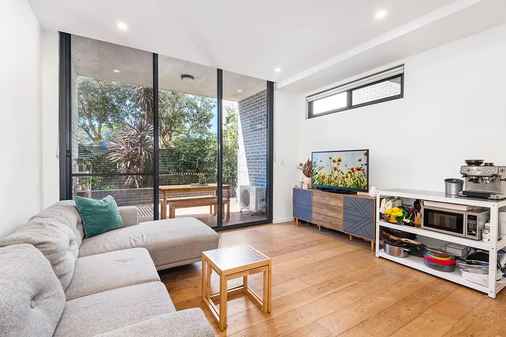Bexley 1침실 Sleek Ground-Floor Apartment with Large Outdoor Entertaining Area