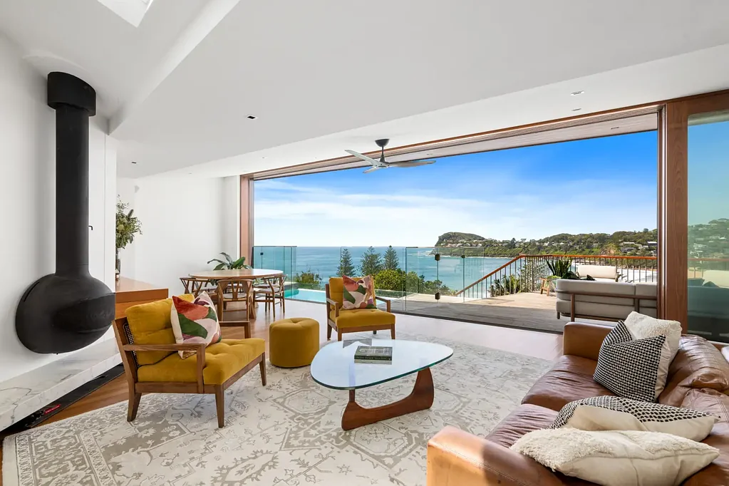 Whale Beach 4ห้องนอน Visionary Design, Electrified Home with Unobstructed Beach Views