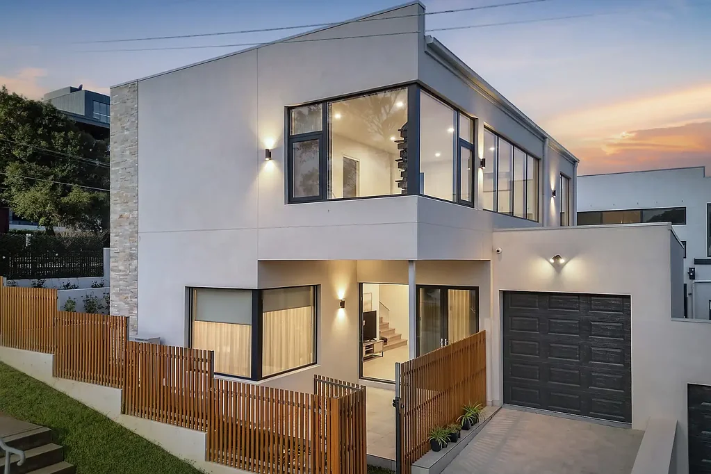 Putney 4غرفة نوم Luxurious abode with sweeping water views
