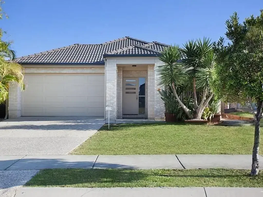 Modern Family Living in a Prime North Lakes Location