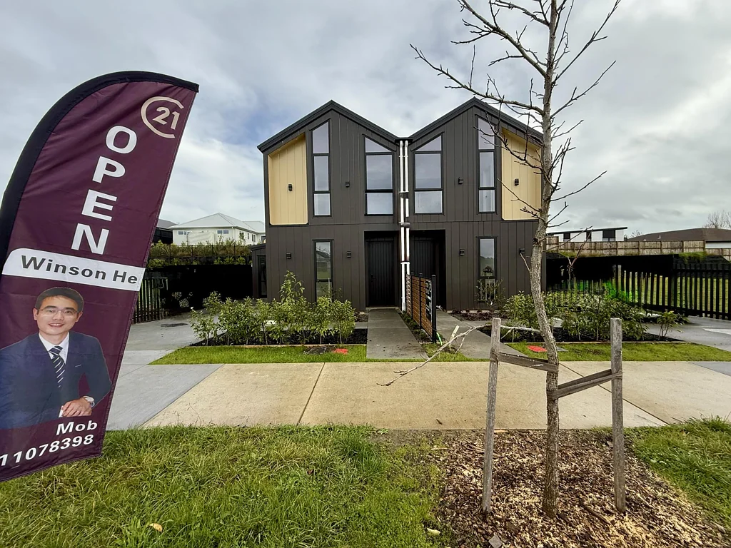 Kumeu 3房  3 Bedrooms + Study ! One of the Best !