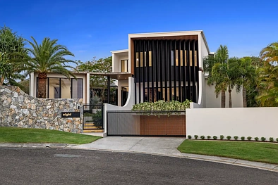 Mooloolaba 4कमरा Architectural Excellence. Exceptional Scale. Effortless Coastal Living.