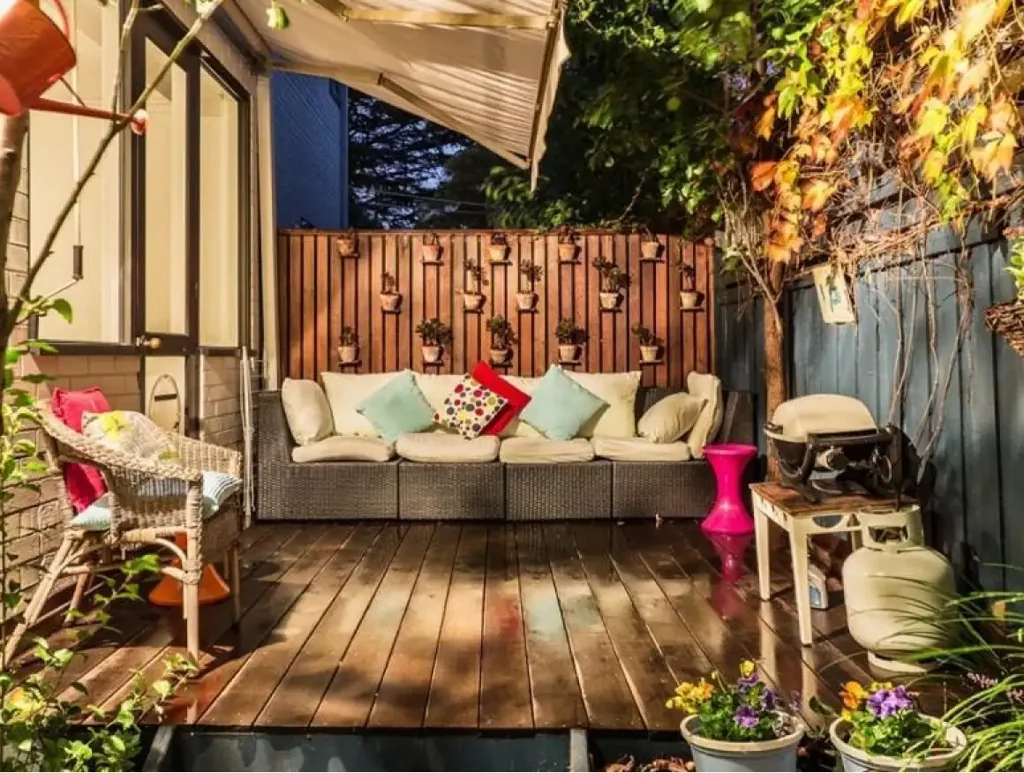 Inviting One-Bedroom Apartment with Courtyard in Toorak