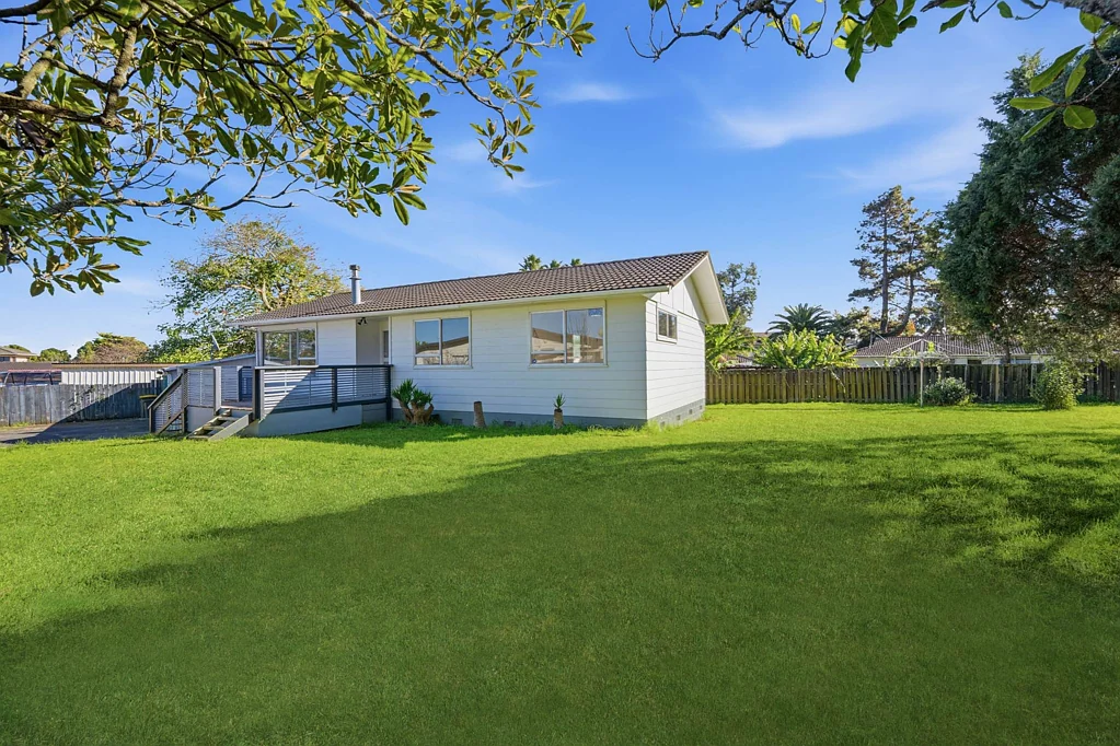Mangere East 3غرفة نوم Rare 903sqm Freehold – Live in, Landbank or De...