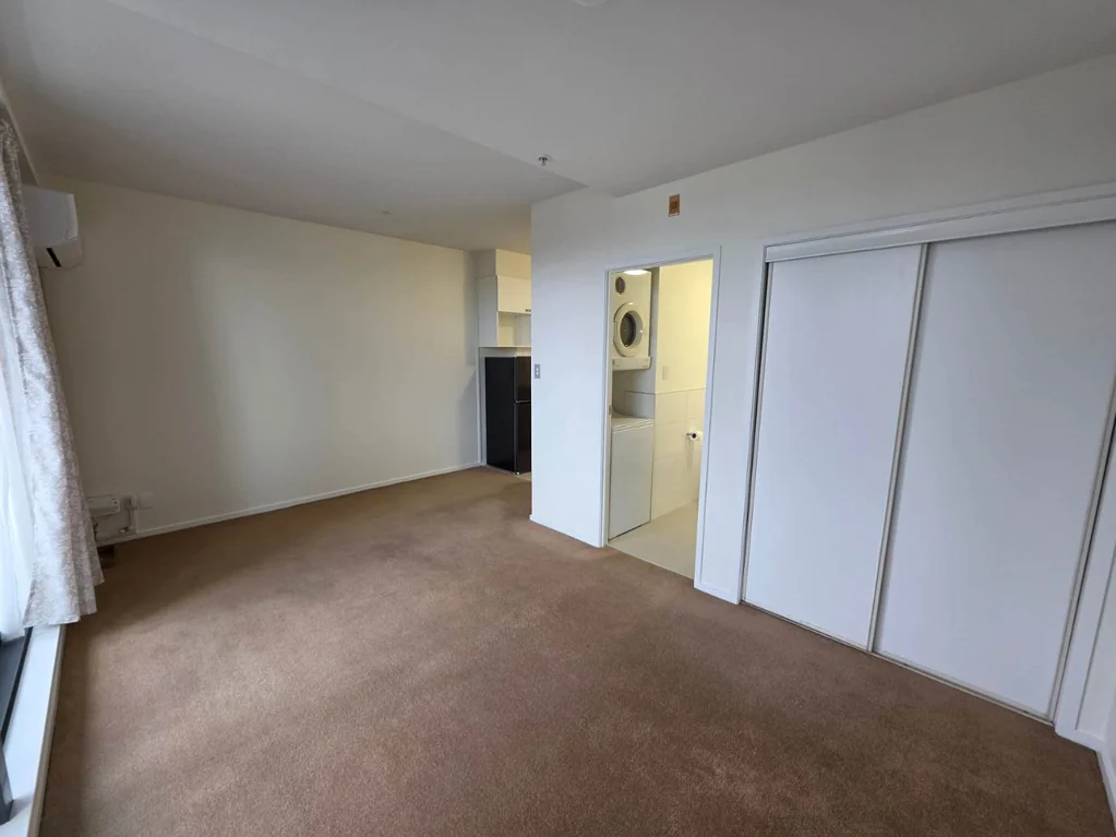 Auckland CBD  Renovated Studio Apartment  Pool & Gym