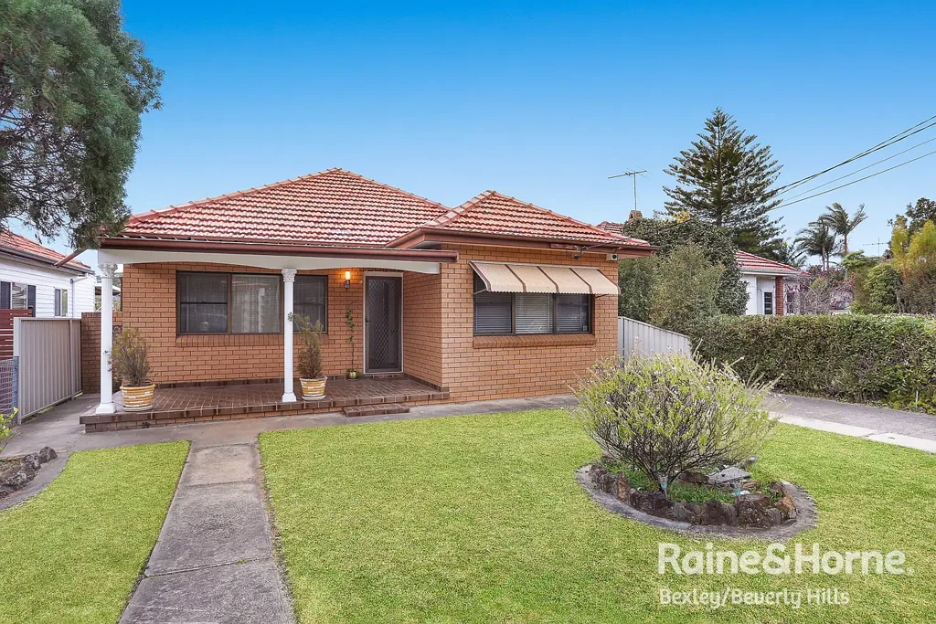 FOUR BEDROOM HOME IN QUIET STREET