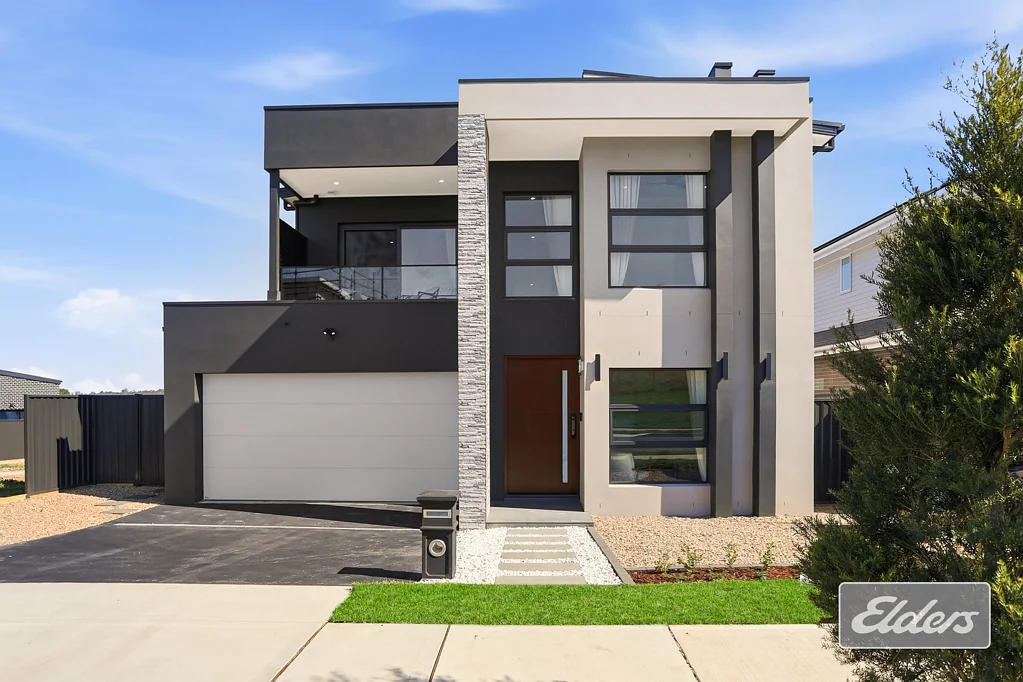 Box Hill 5房 Oakville 中心区域，彰显空间、风格与家庭生活的典范 A STATEMENT OF SPACE, STYLE & FAMILY LIVING IN THE HEART OF OAKVILLE