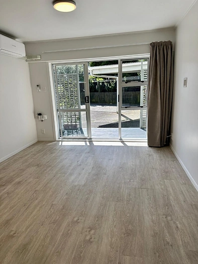 2/40 Kempthorne Cres, Mission Bay - 2 bedrooms + 1 study, 1 bathroom