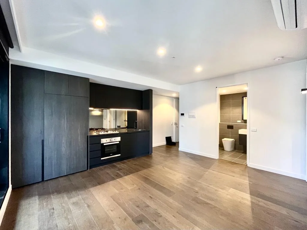 Spacious Two Bedroom Apartment in the Heart of West Melbourne
