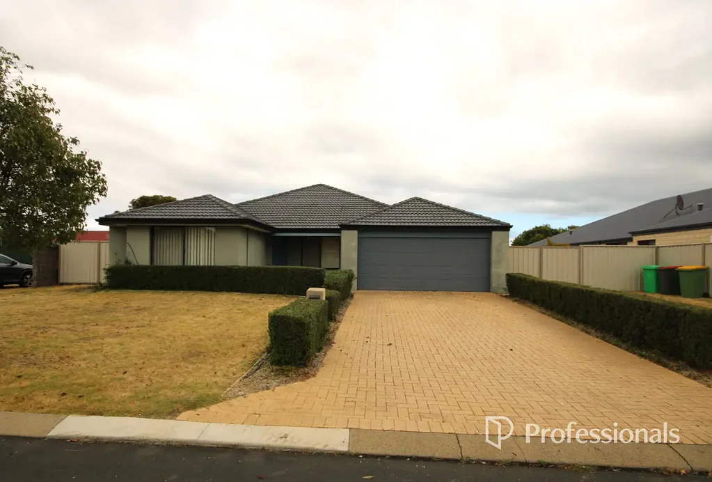 LARGE FAMILY HOME IN TREENDALE