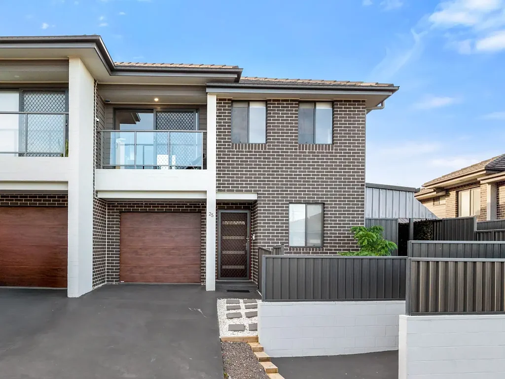 25/75 Mary Ann Drive, Glenfield, NSW 2167