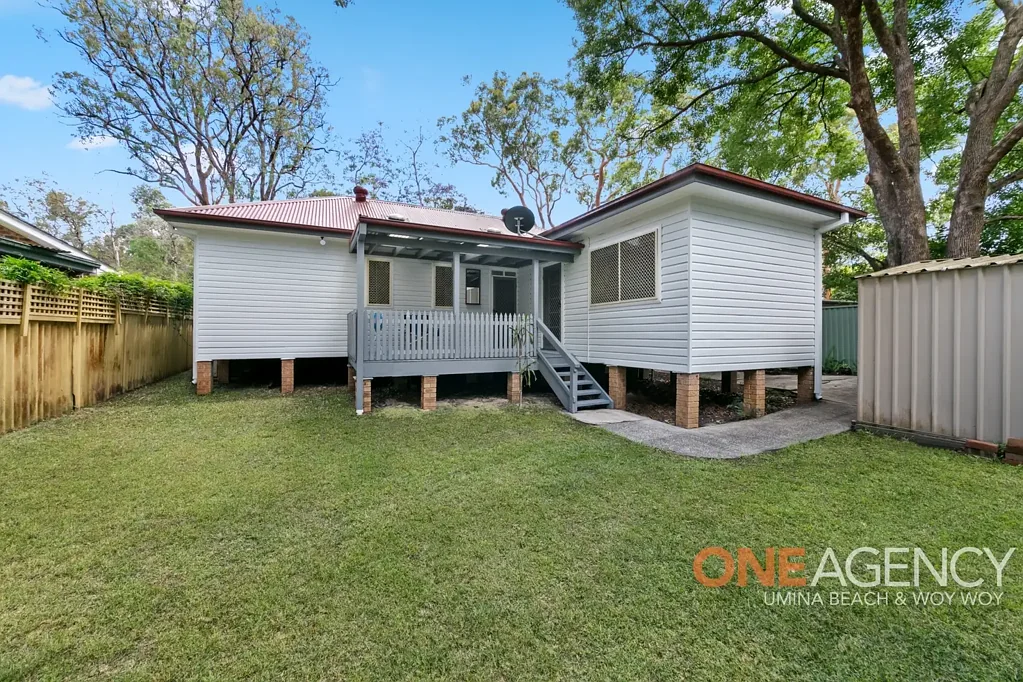 Three bedroom home with single garage moments to the water !