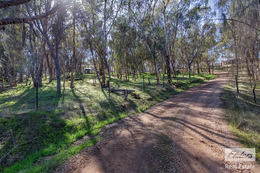 17 Railway Road, Clackline, WA 6564