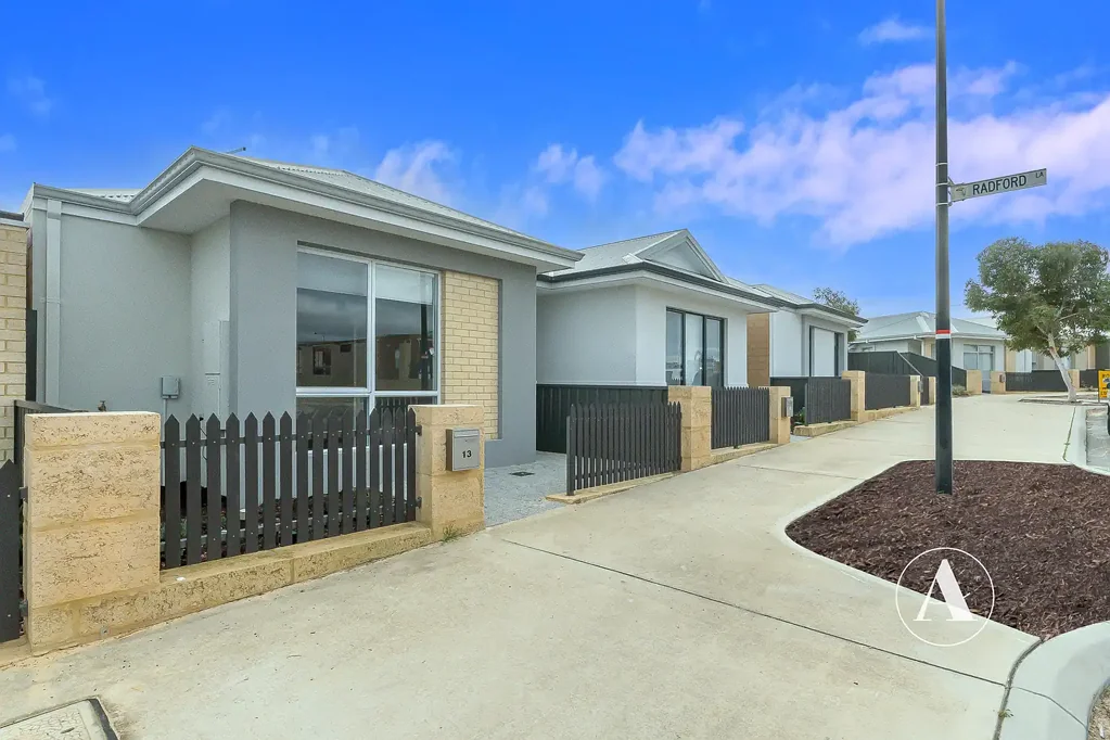 MODERN, LOW MAINTENANCE LIVING IN A CONVENIENT LOCATION