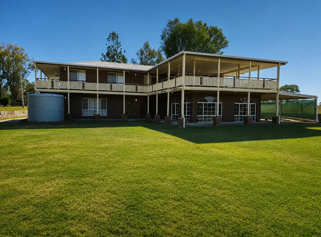 Spacious 5-Bedroom Family Home with Multiple Living Areas!