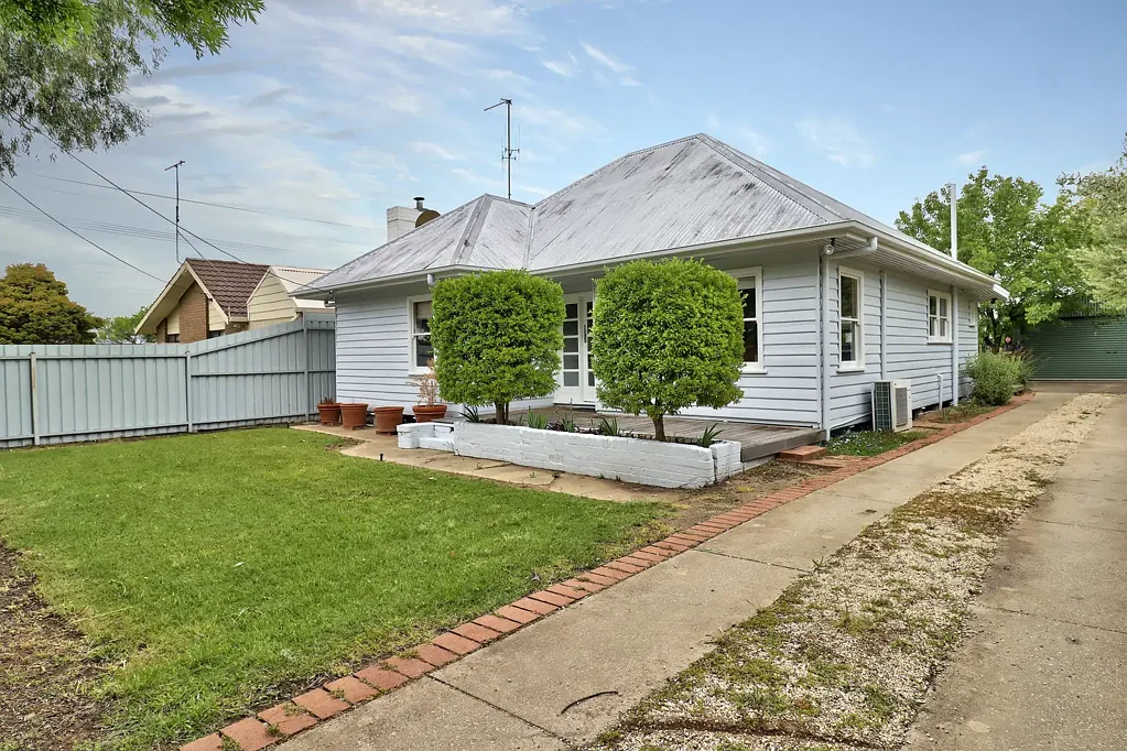 Charming two bedroom, George Street cottage