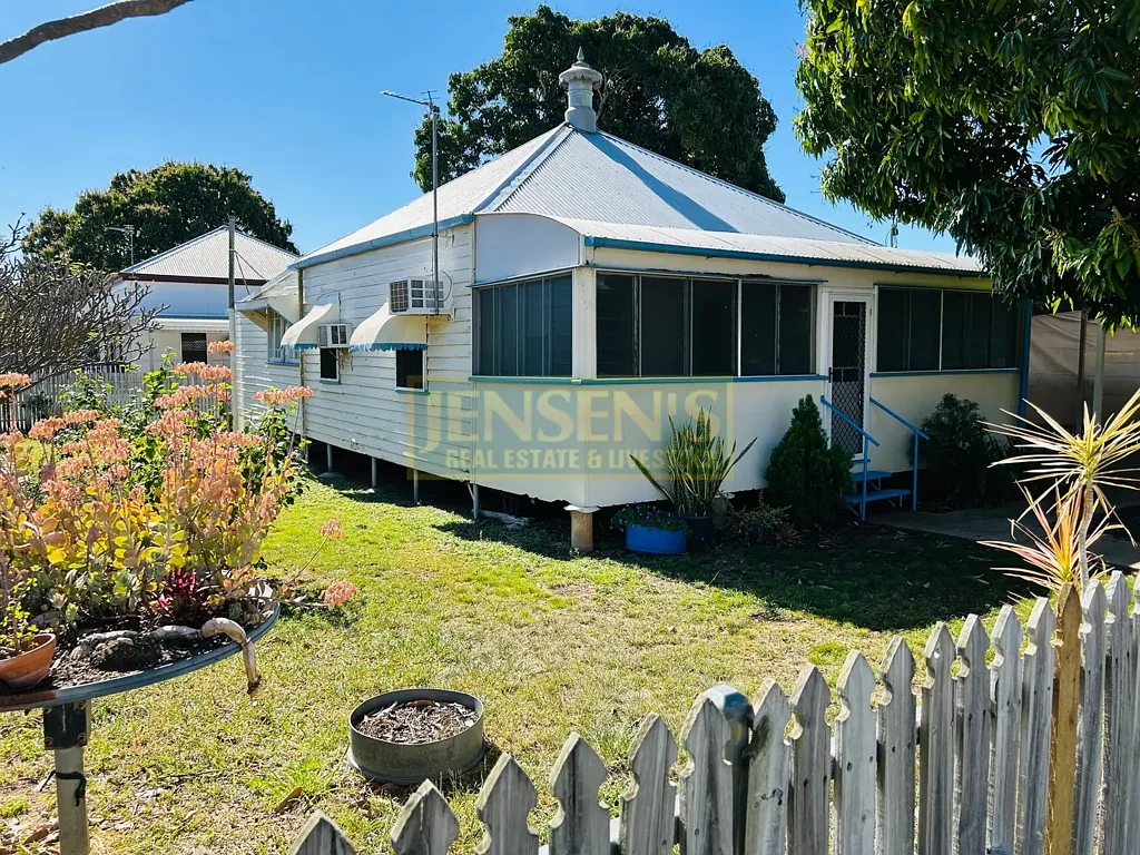 Charters Towers City 3 Bedroom Lovely Corner-Block Cottage with Character & Comfort