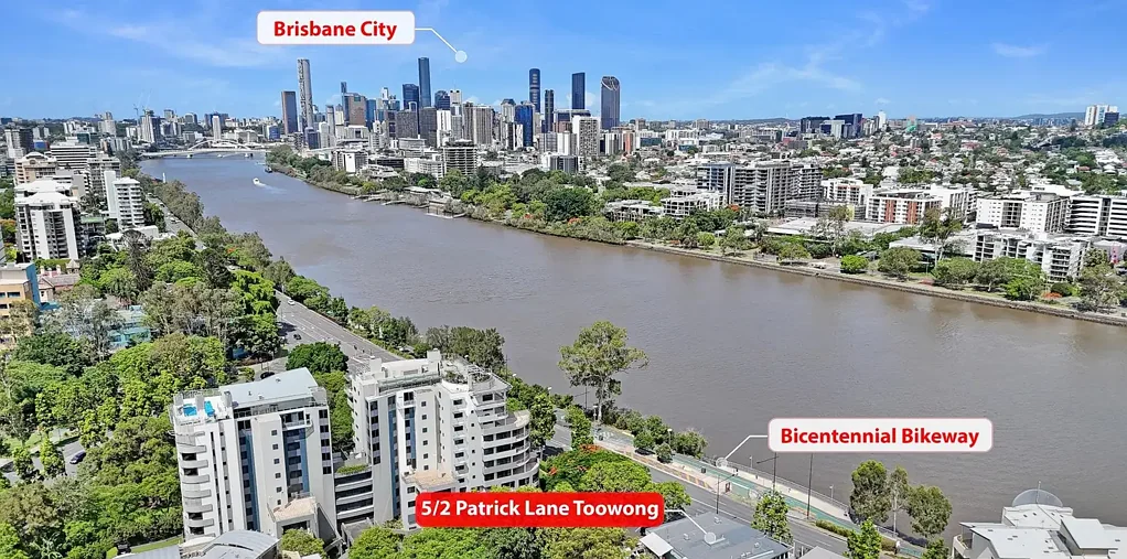 Toowong 4房 整层隐私安全入口 宽敞娱乐阳台 无遮挡河景城市天际线 地下车库两车位 中心地段便利生活 Walk to the famous Regatta Hotel......