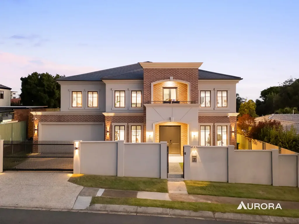 Robertson 5房  位于令人垂涎的封闭社区内的两年历史地标住宅  TWO-YEAR-OLD LANDMARK RESIDENCE IN COVETED ENCLAVE