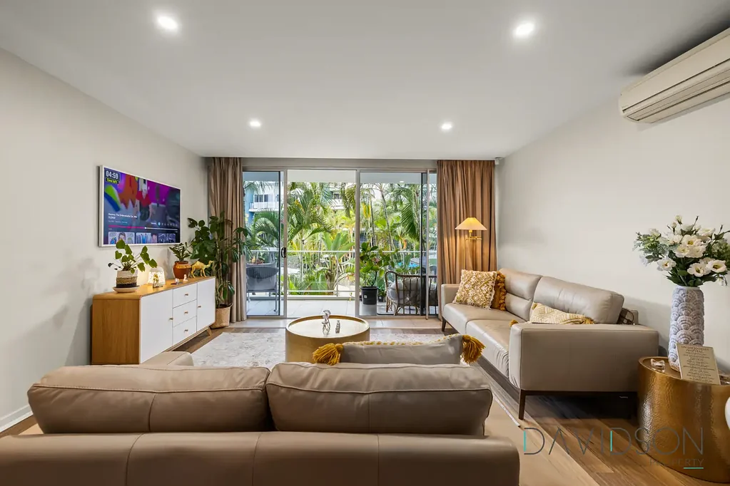**APPLY NOW for PRE-APPROVAL** Large, Spacious, Modern Apartment in Hope Island Resort!