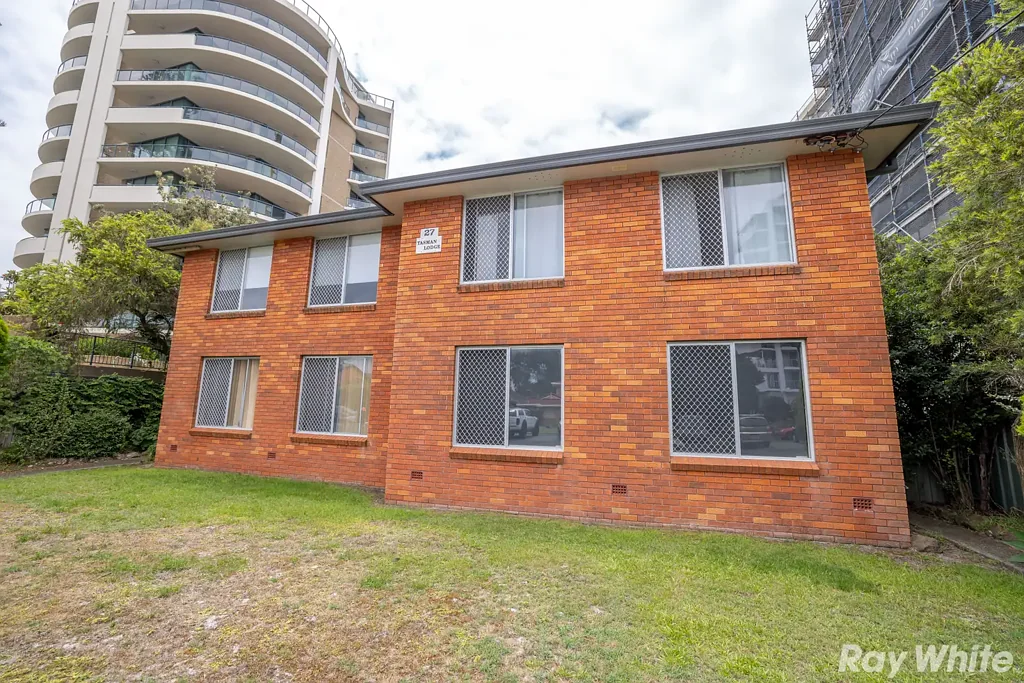 2 BEDROOM UNIT IN THE HEART OF FORSTER!!