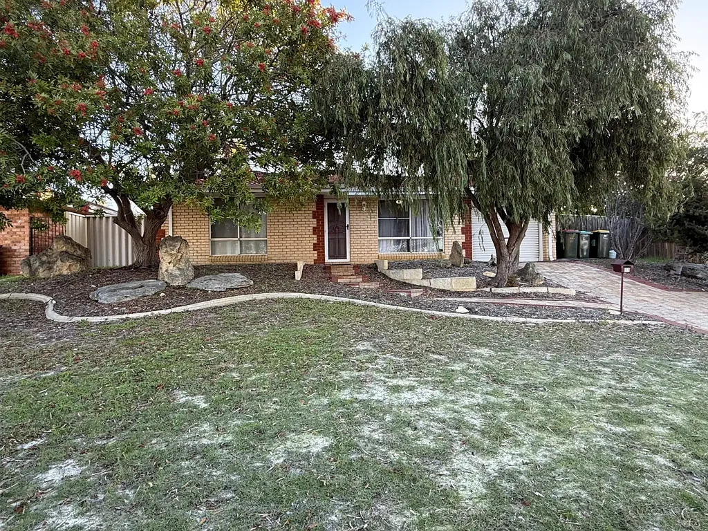Charming 3-Bedroom Rental House in Clarkson - Ideal for Families or Professionals!