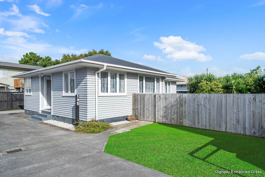 Papakura 3ห้องนอน Freehold  Standalone  Road Frontage