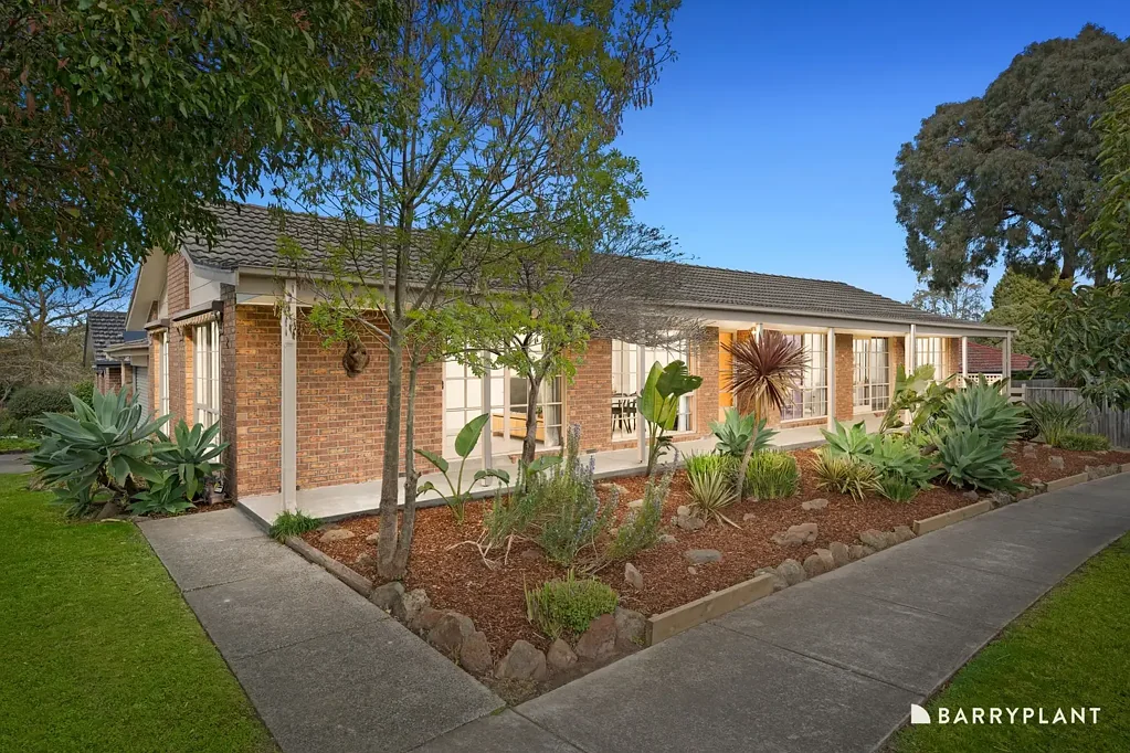 Wantirna South 4Kwarto Generous Family Living in a Leafy Parkside Setting