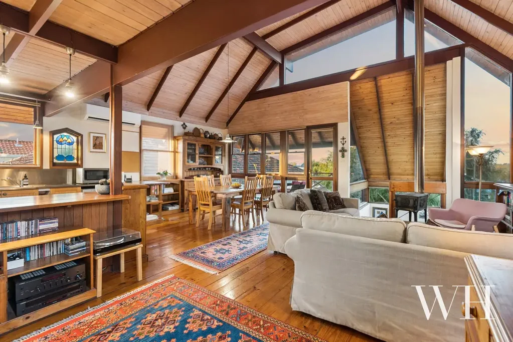 East Fremantle 5房  Elevated Living: Nature, Elevated Outlooks & Country Character