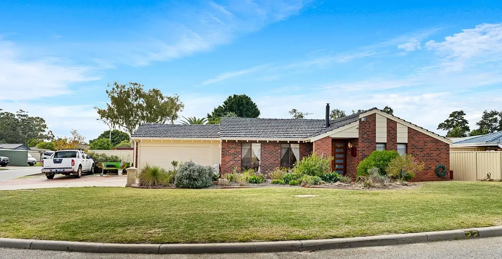 Ballajura 4침실 Spacious Family Comfort on a Rare R17.5/R50 Corner Block