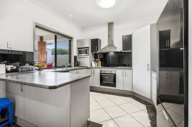 ਰਸੋਈ - 17 Apollo Crescent, Beachmere, QLD 4510