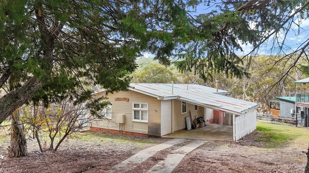 Anglers Reach 3 Bedroom Comfortable Living Just Steps from the Lake