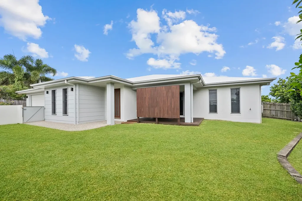 Rural View 3chambre Urban Oasis with a Twist - Owner Wants to Rent Back!