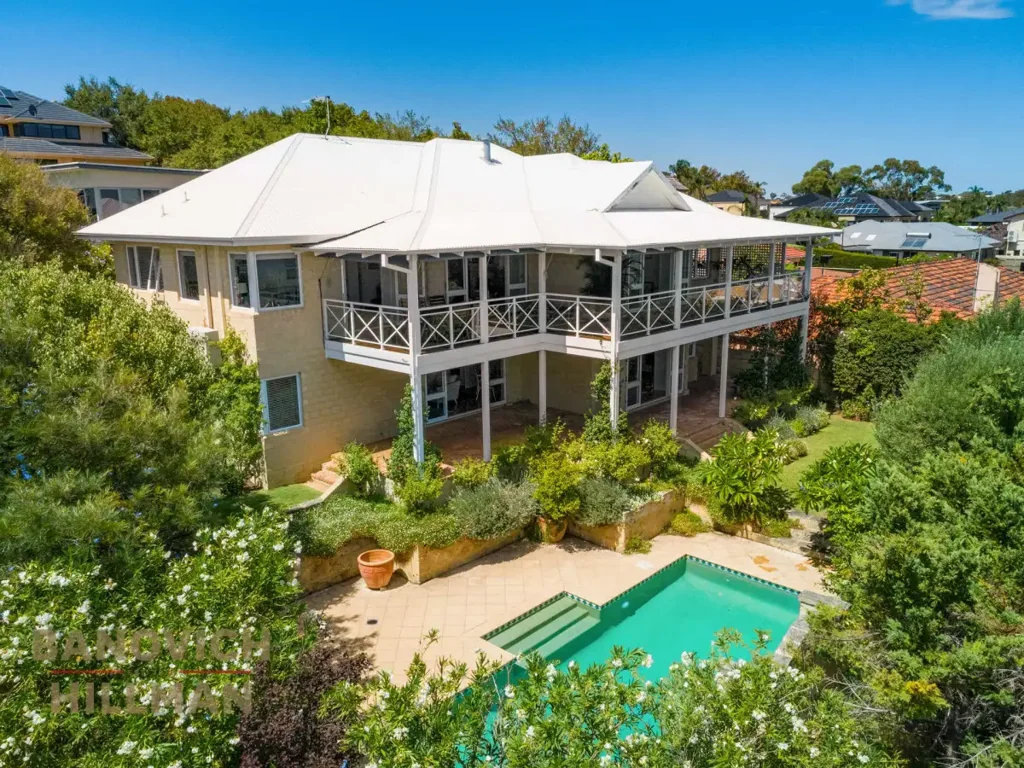 Applecross 4 Bedroom TIMELESS HOME WITH RIVER PANORAMA