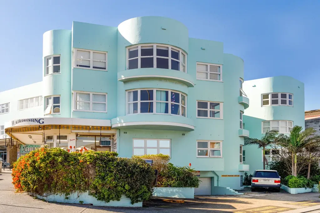COASTAL APARTMENT WITH AN EXPANSIVE BEACH VIEW - EXCLUSIVE ACCESS TO ROOFTOP