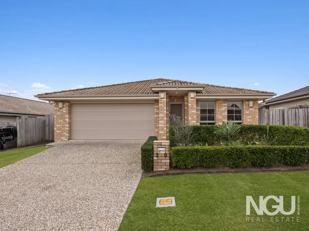 Lowood 3Moenga Immaculate Three Bedroom House in a Secure Gated Community