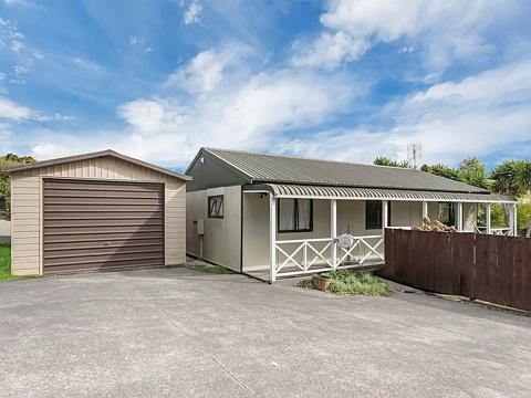 Pukekohe 3房  Standalone Freehold Gem with Space and Style!