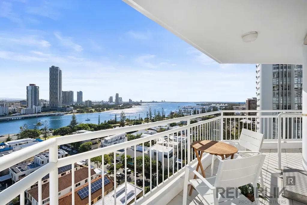 Main Beach 3房  Price Adjustment - Uninterrupted Water Views - Endless Investment Potential!