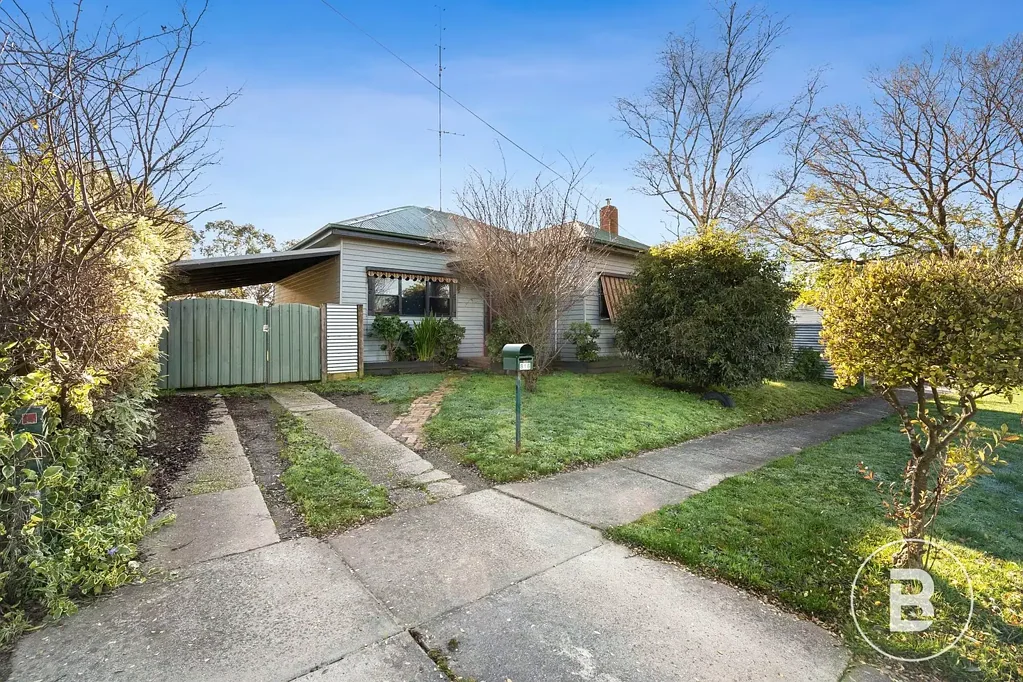 FAMILY-FRIENDLY 3-BEDROOM HOME IN QUIET REDAN NEIGHBORHOOD