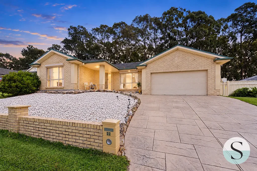Fletcher 5Kwarto Five-Bedroom Family Home, Multiple Living Zones, Covered Outdoor Entertaining, Fenced Backyard, Double Garage And Flexible Space For Growing Families