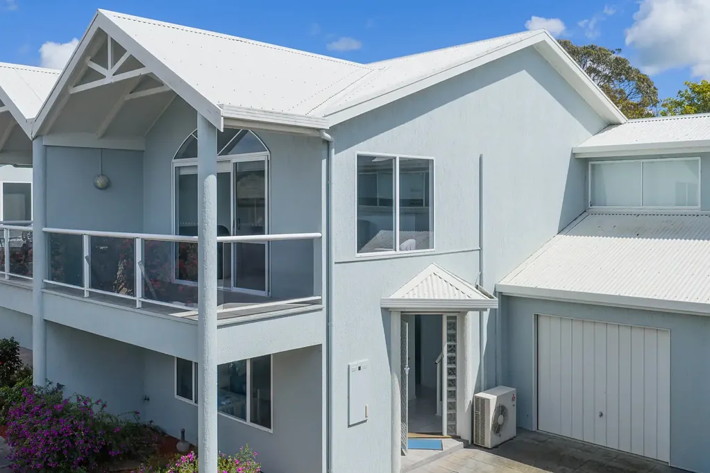 Inverloch 3બેડરૂમ Coastal Townhouse with Ocean Views in Central Inverloch