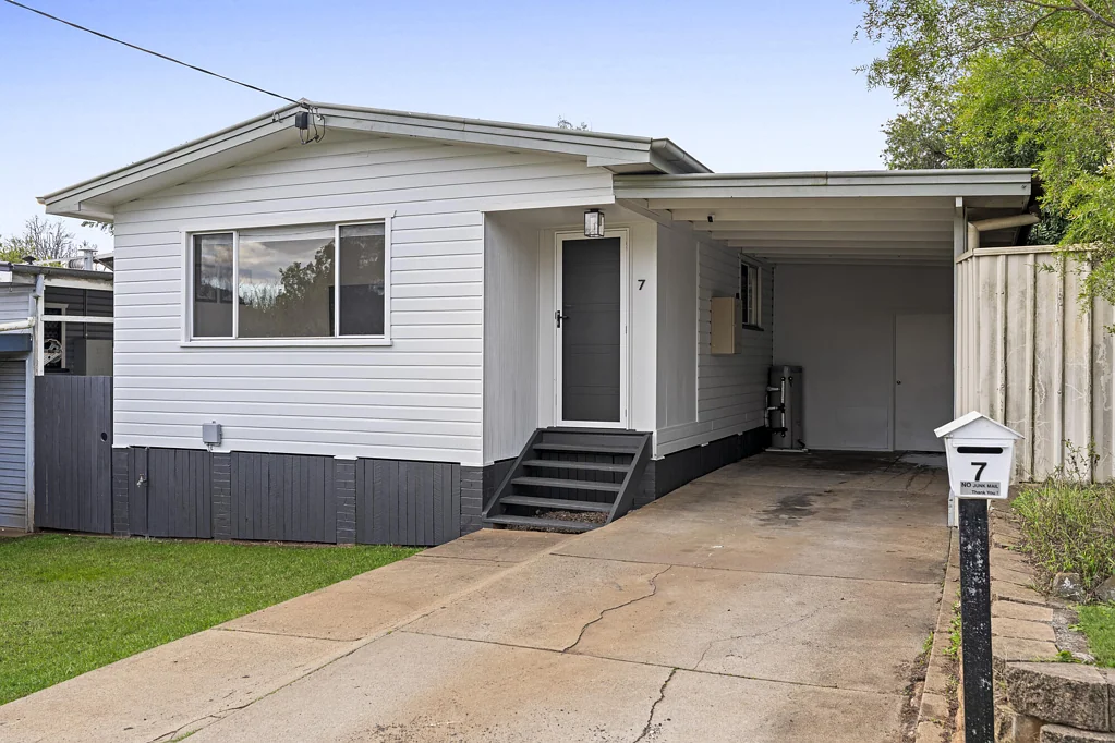North Toowoomba 3ห้องนอน Renovated Charm with Shed, Family Yard and Double street access