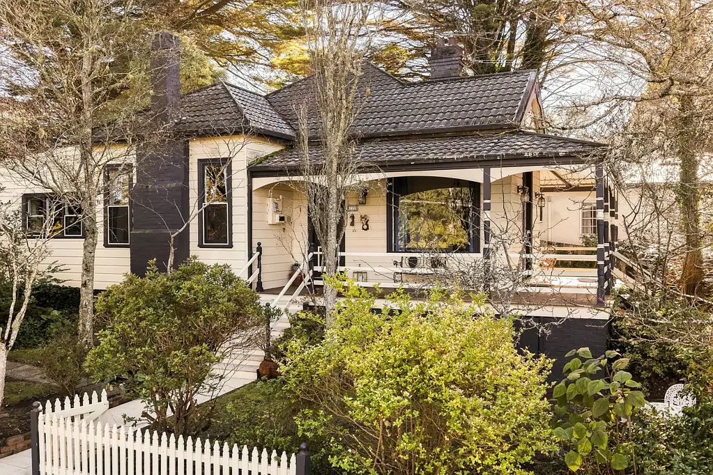 Leura 4ห้องนอน Charming Mountains Home in a Coveted South Leura Setting