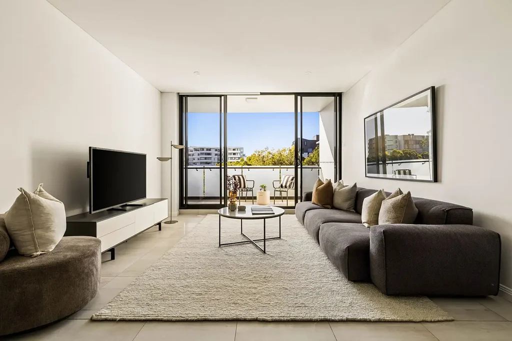 Rosebery 3房 Rosebery生活，尽享宽敞空间。 Rosebery living with room to breathe.