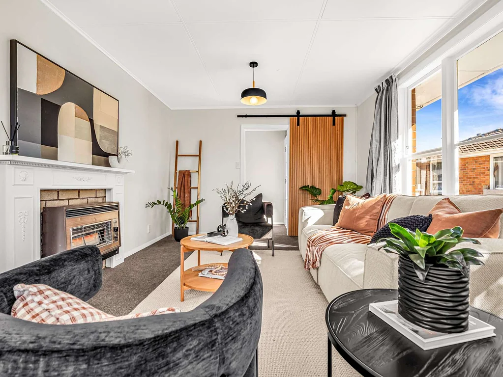 Chartwell 3房  Renovated Charm with a Warm Welcome!