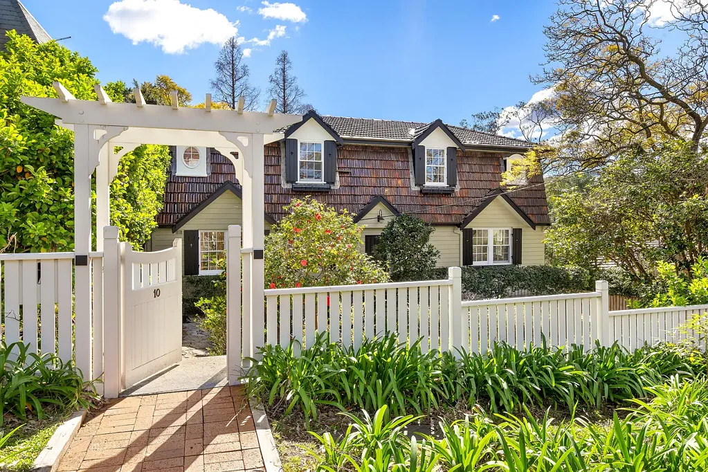 Pymble 4ਬੈੱਡਰੂਮ Charm filled elegance and space, east-side setting