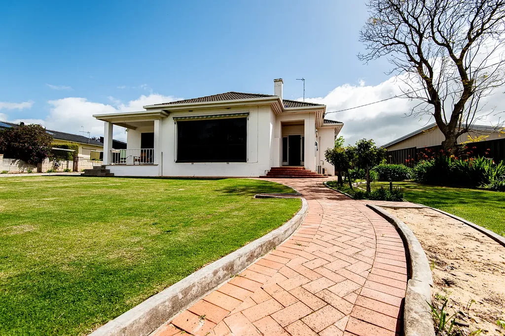 Naracoorte 4Kwarto Solid Stone, Great Views, 3-4 Bedrooms -  943m2 Block