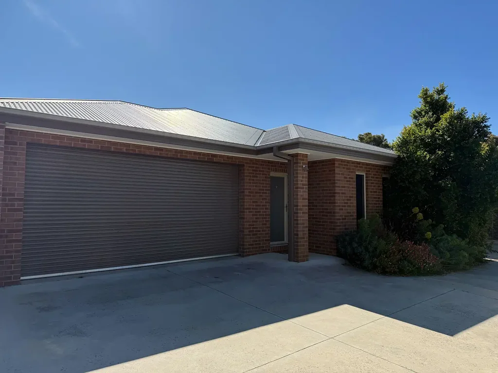Modern & Low-Maintenance Living in 'the heart of Golden Square
